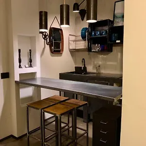 Fra Storia E Modernità Appartement